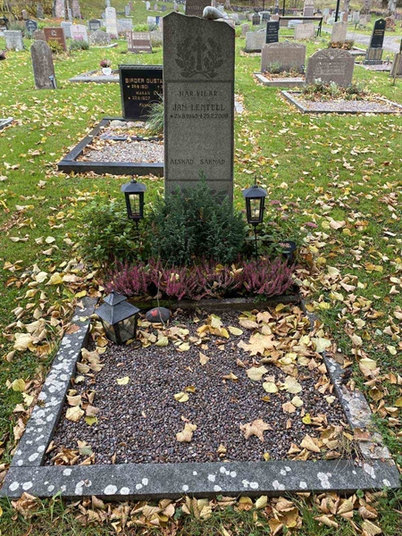 Grave number: 1 07     3