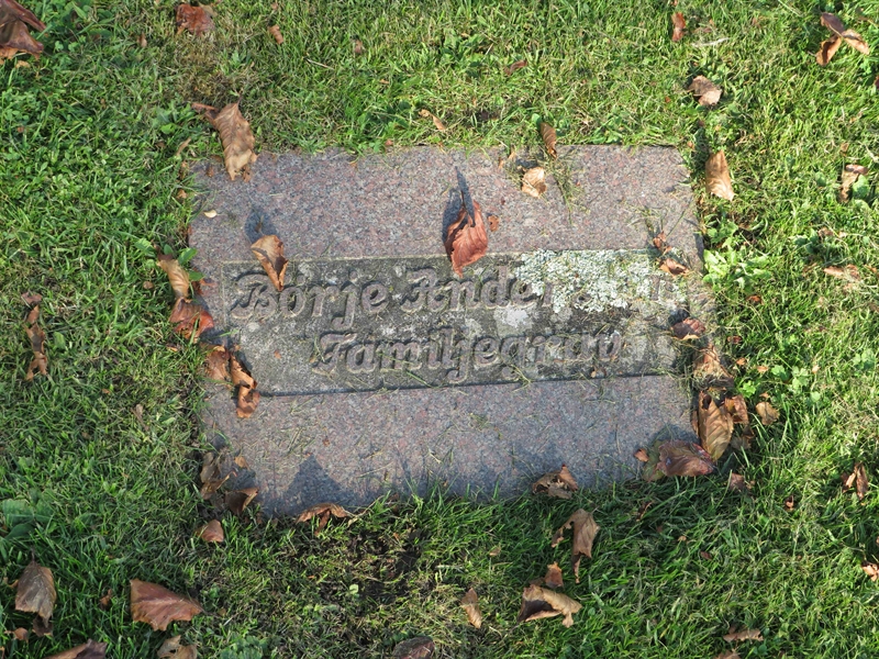 Grave number: 1 02    7