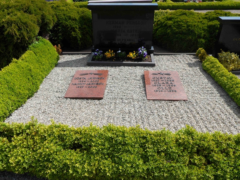 Grave number: ÖV H   106, 107