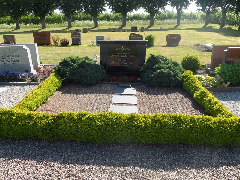 Grave number: ÖV I    10, 11