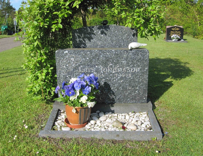 Grave number: NY V    17, 18