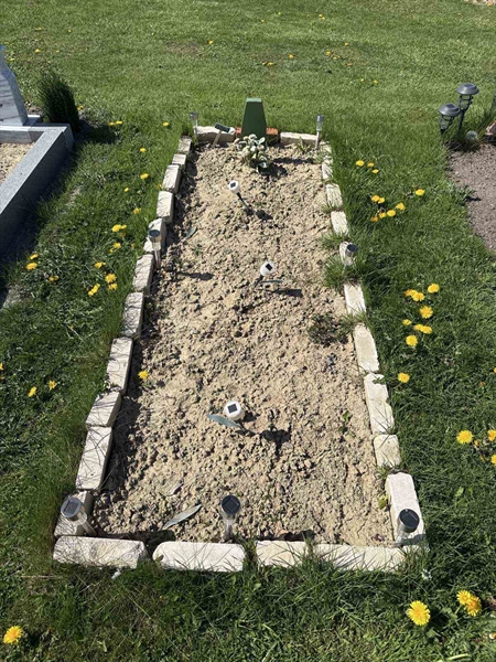 Grave number: R 05M 275