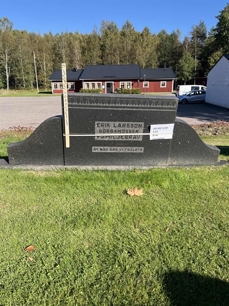 Hautatunnus: 05 02   120-121