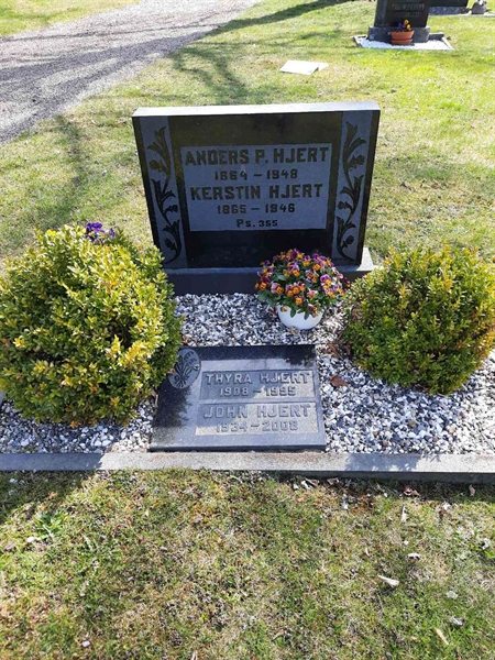 Grave number: VN B   210-211