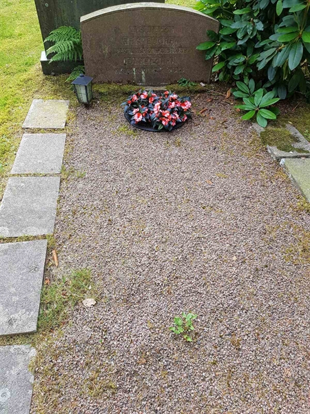 Grave number: 01   848