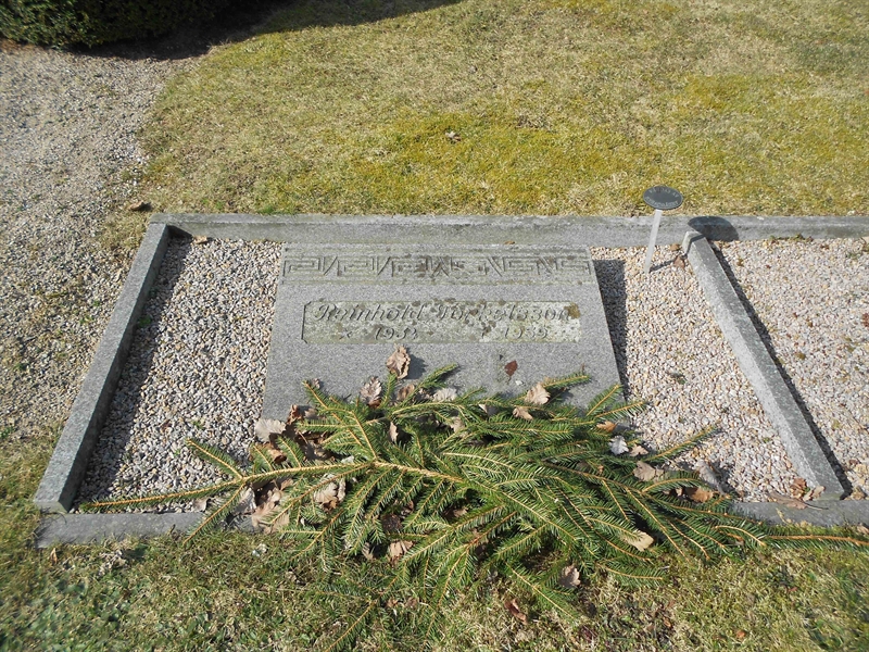 Grave number: V 24   106c