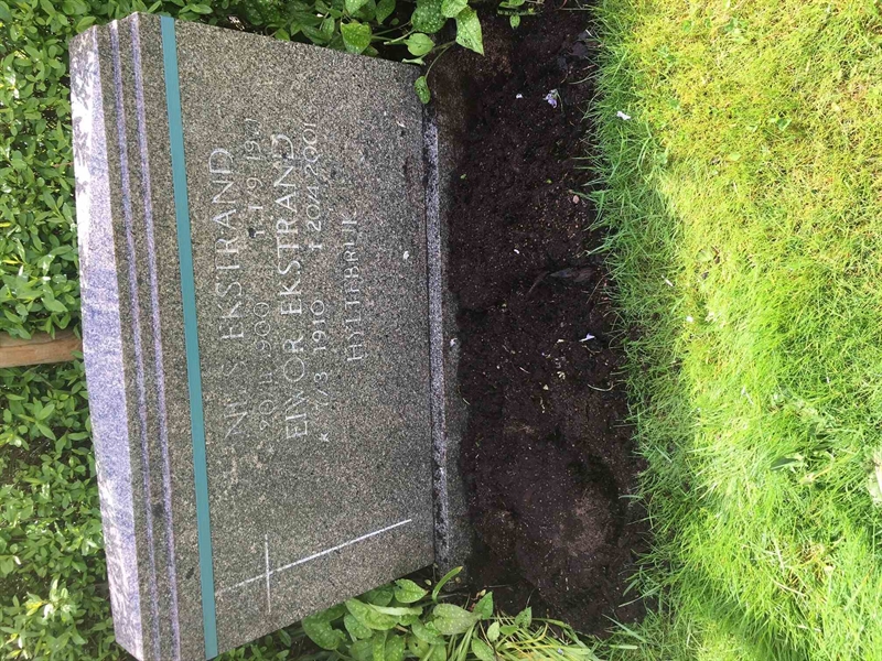 Grave number: 1 B   139, 140
