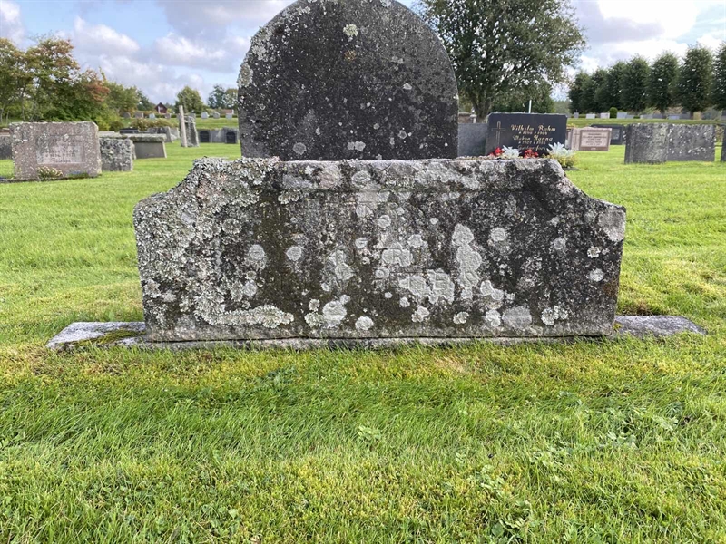 Grave number: 4 Me 08    24-25