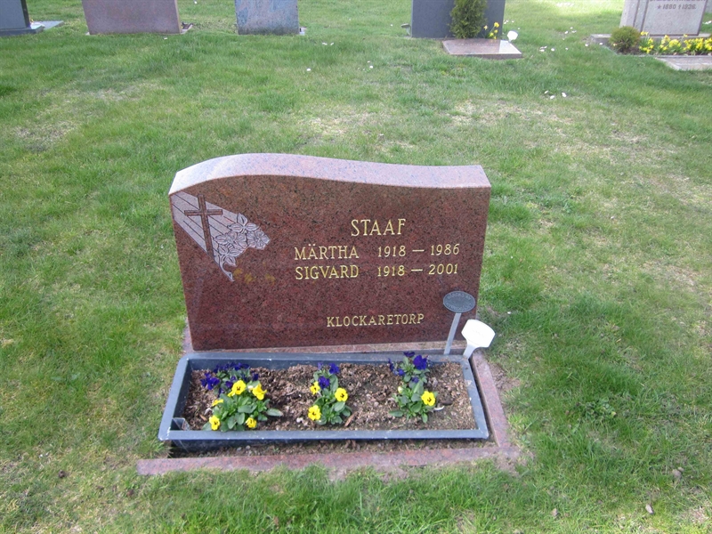 Grave number: 04 D   51, 52