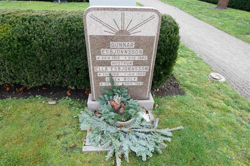 Grave number: TR 3   117