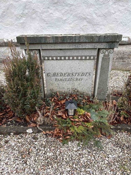 Grave number: L B 83