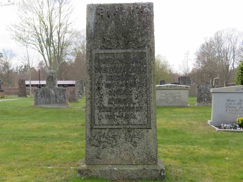 Grave number: 01 F   272, 273