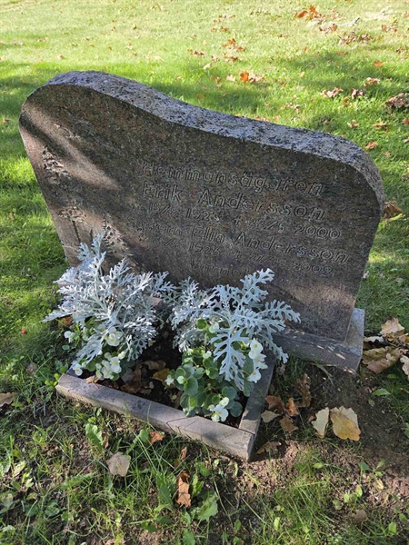 Grave number: T B A    43