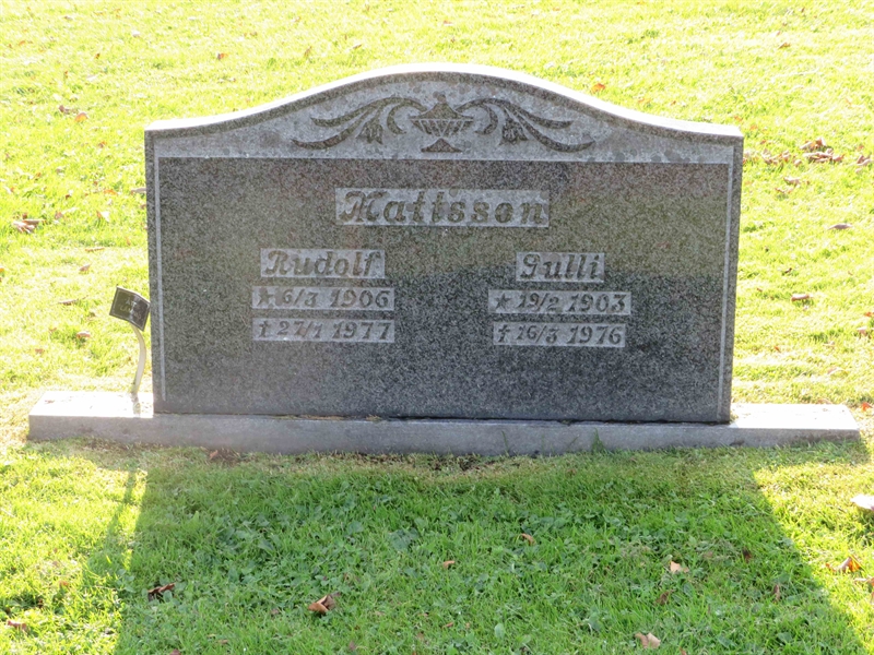 Grave number: 1 02   17