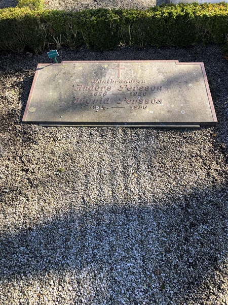 Grave number: FR 1    81, 82