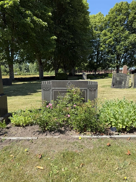 Grave number: TR 3 3    50, 51, 52