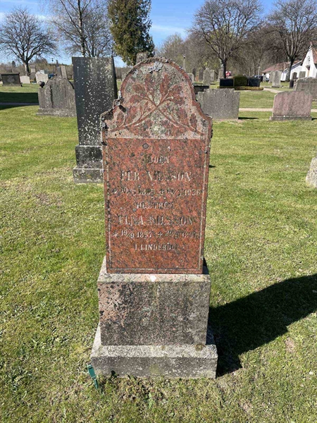 Grave number: L G B    15