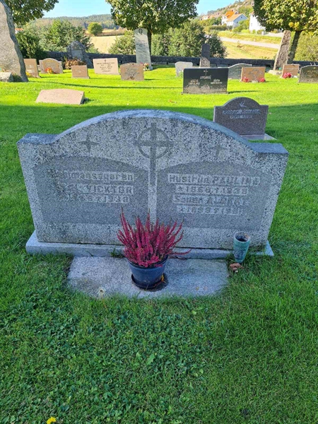 Grave number: KG 09   594, 595