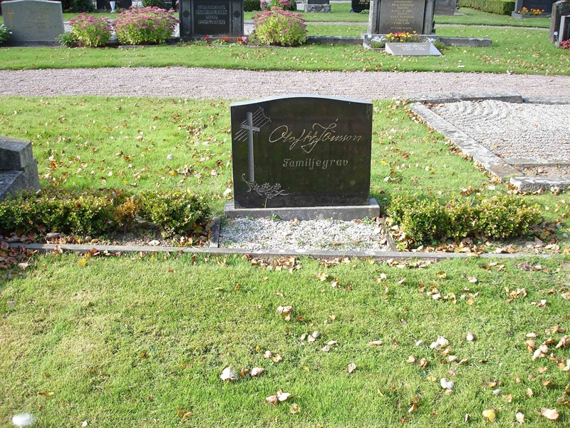 Grave number: HK C   107, 108, 109