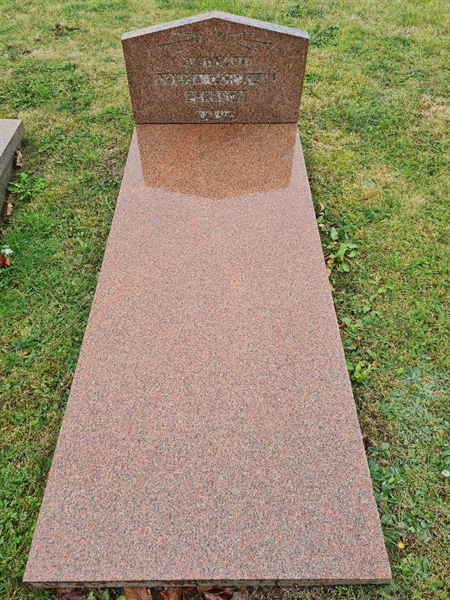 Grave number: F 02   317