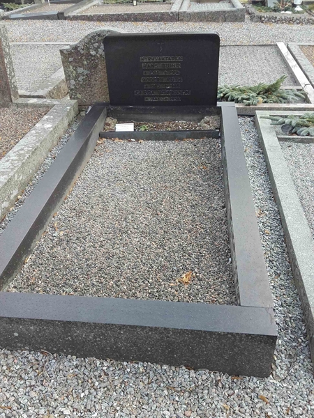 Grave number: VÄ 02   261