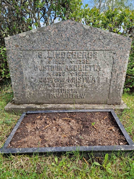Grave number: 501 20 3931-3934