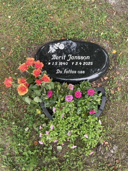 Grave number: R 5    66