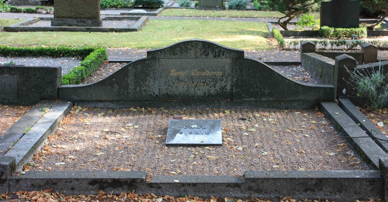 Grave number: Ö 20y    17, 18