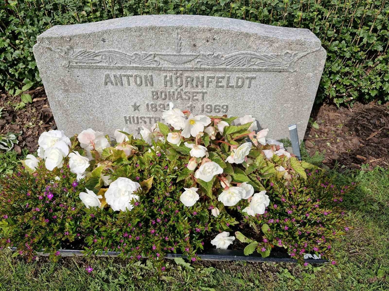 Grave number: AK D  5770-5772