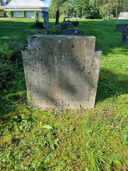 Grave number: 1 18   47