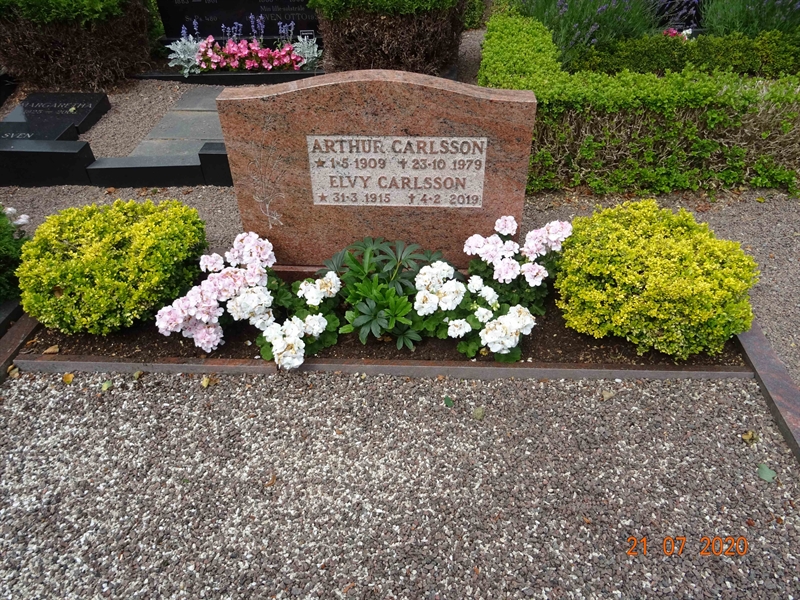 Grave number: NK 1 DH    18, 19