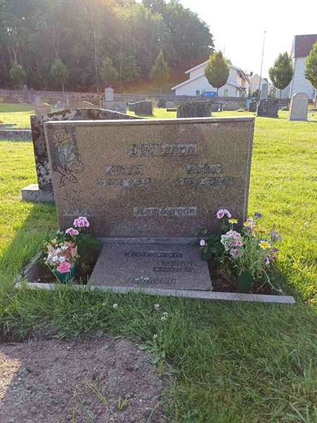 Grave number: KN 02 464, 465