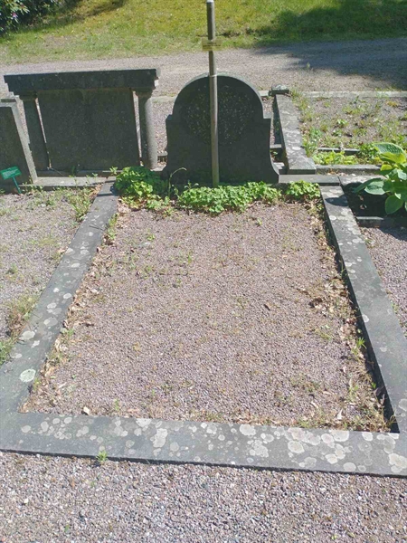 Grave number: VK F   823, 824