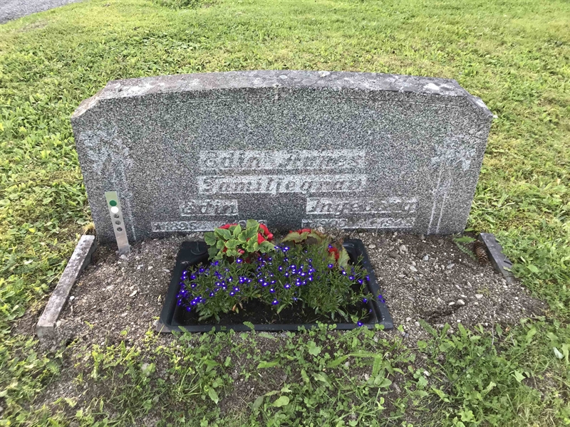 Grave number: UN B     1, 2, 3