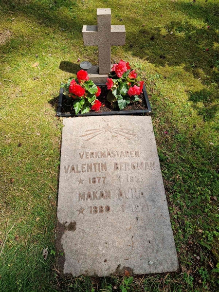 Grave number: 1 KV.4    37-38