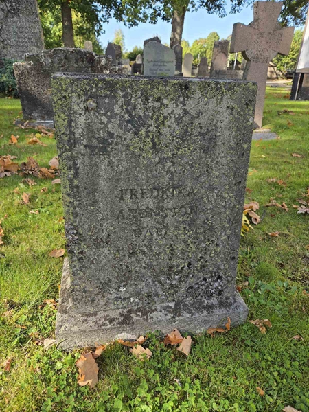Grave number: T A A   371