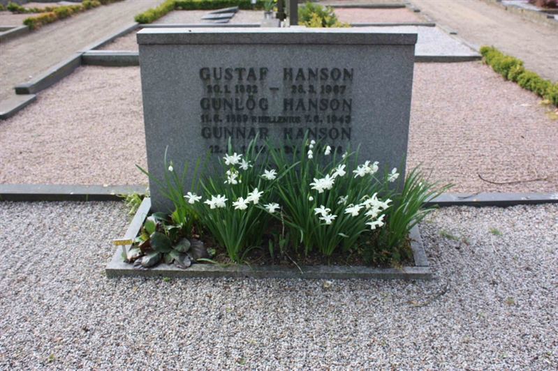 Grave number: Ö 21y    71, 72, 73, 74