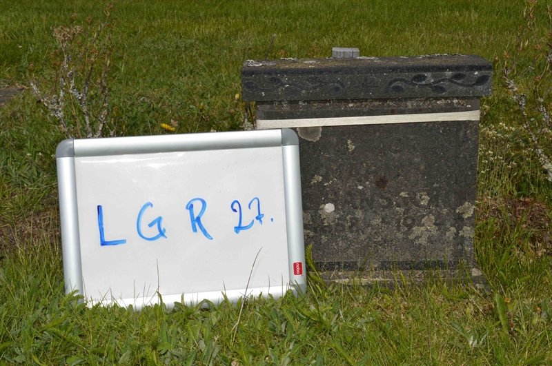 Grave number: LG R    27