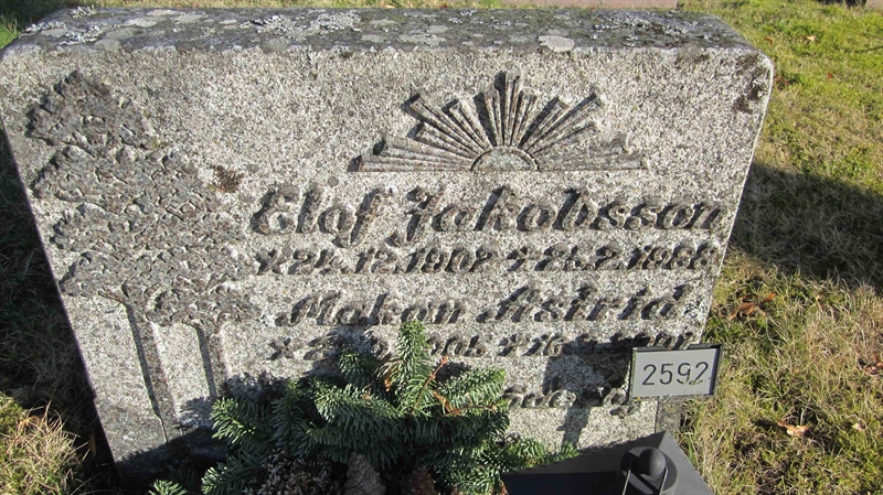 Grave number: KG G  2592