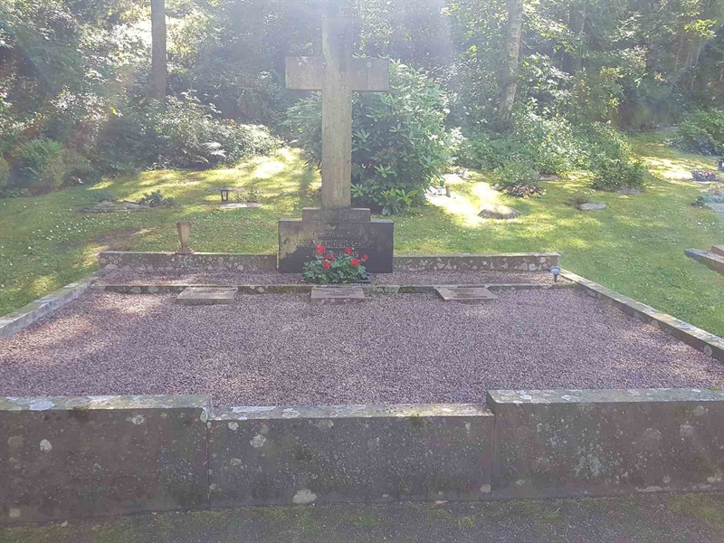 Grave number: 01  2103