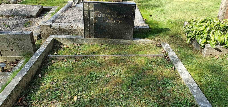 Grave number: SG 02   213, 214
