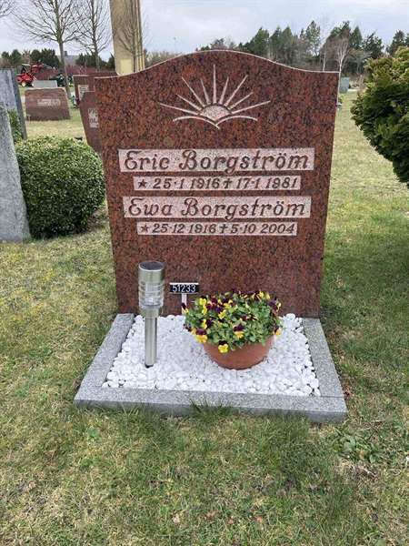 Grave number: R 01   305