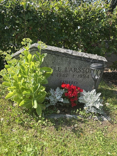 Grave number: H 9   182