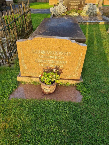 Grave number: KG 10   889, 890
