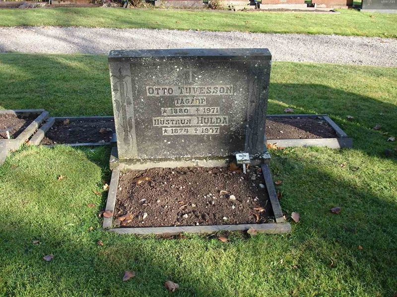 Grave number: FG P     9, 10