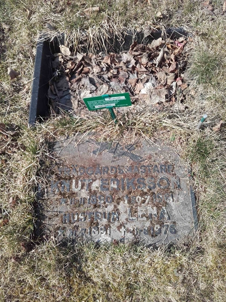 Grave number: NO 03   105