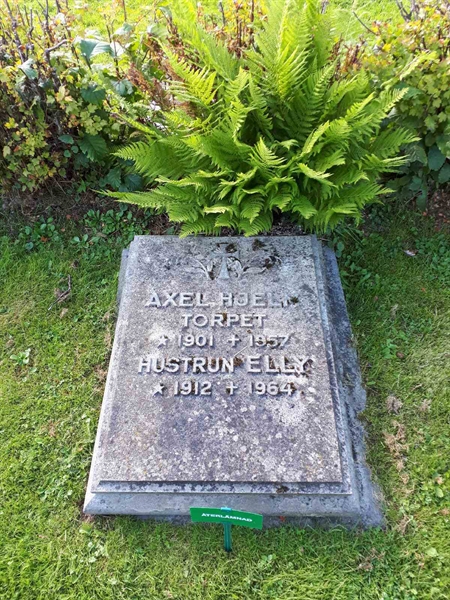 Grave number: NK F G   304