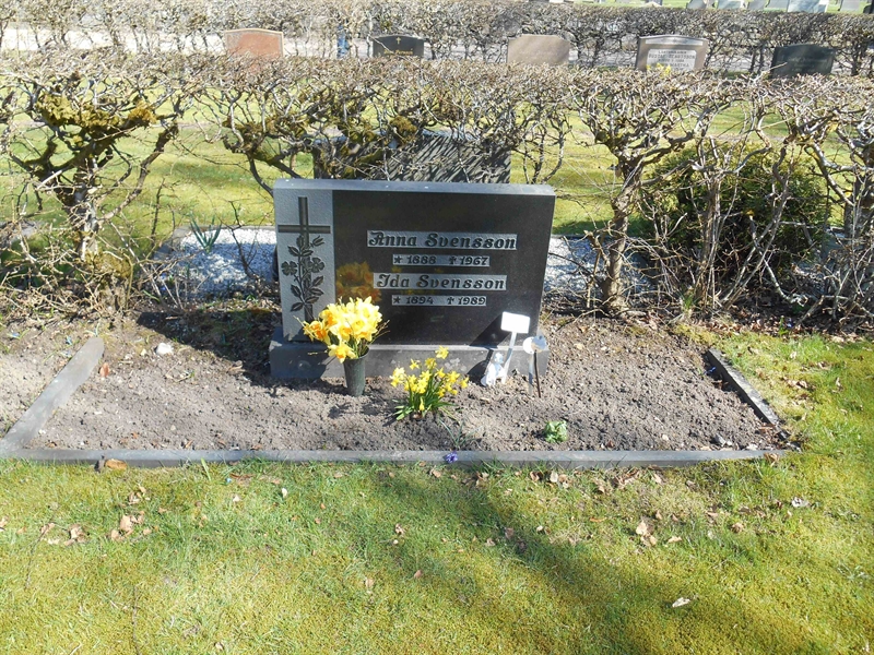 Grave number: Vitt VA2Ö    12, 13