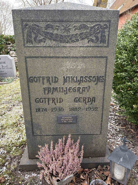 Gravnummer: LE   121, 122