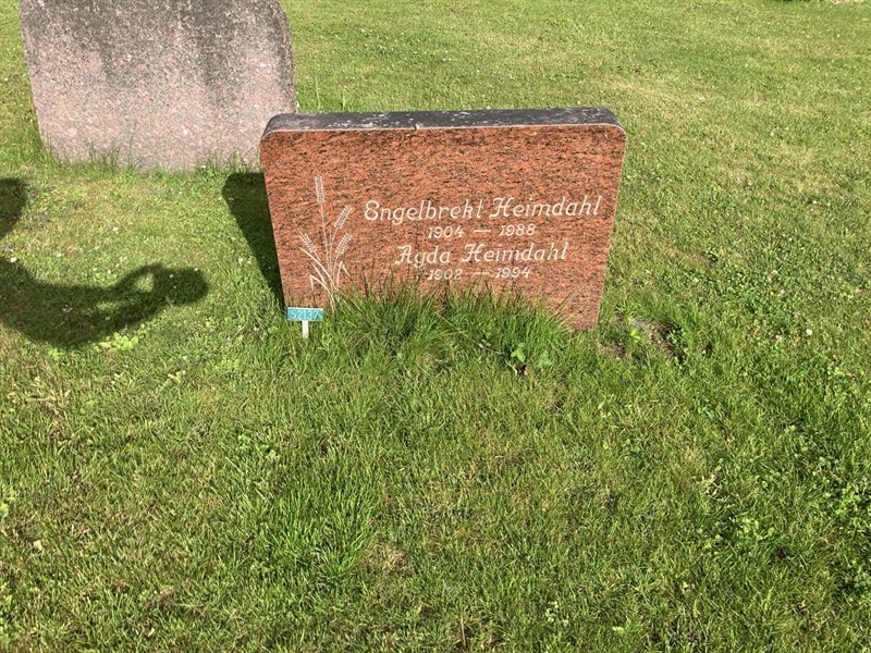 Grave number: R 02   181, 182